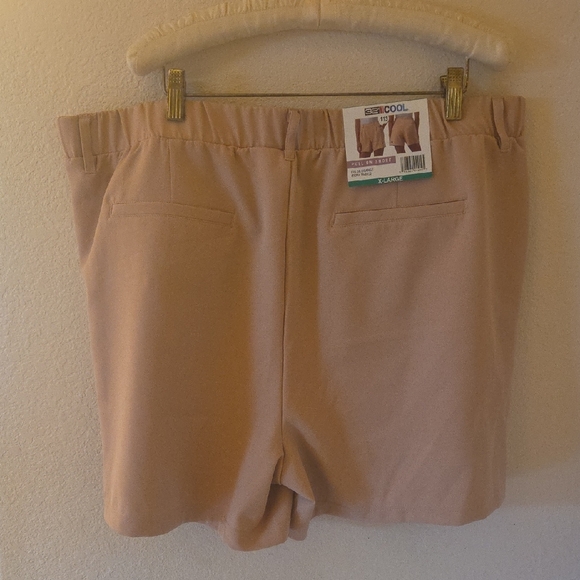 32 Degrees Women's Beige Pleated Shorts - Picture 3 of 4